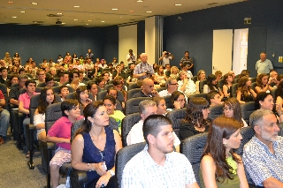 Asistentes a la entrega de diplomas.